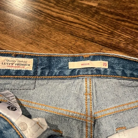 Levi’s Wedgie Jeans size 23 - Picture 2 of 4